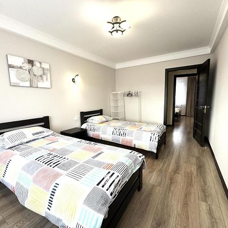 Artal Apartment On Obolonskyi Avenue 16A, 2 Bedroom Kiev Bagian luar foto